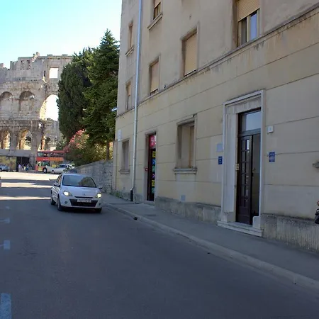 Colosseum Bozena بولا